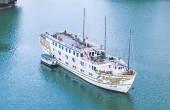 Halong Bay Cruise on Indochina Sails Junk (1 night)